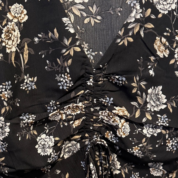 Entro Floral Black Top medium - Picture 4 of 9